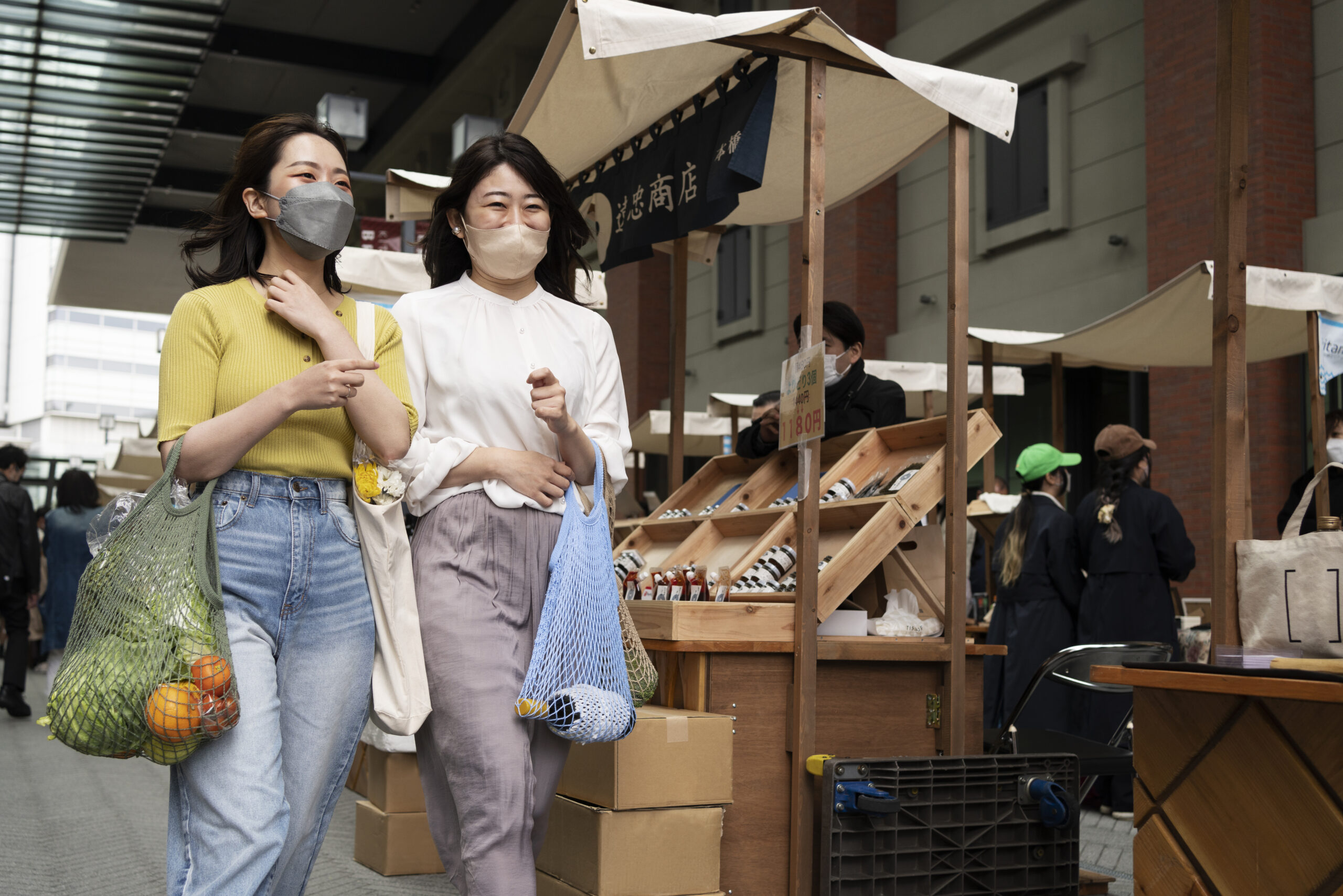 Tingkatkan Profesionalisme Bisnis dengan Ruang Meeting & Virtual Office Eksklusif Graha Office Surabaya 3 medium shot women carrying groceries tote bag scaled